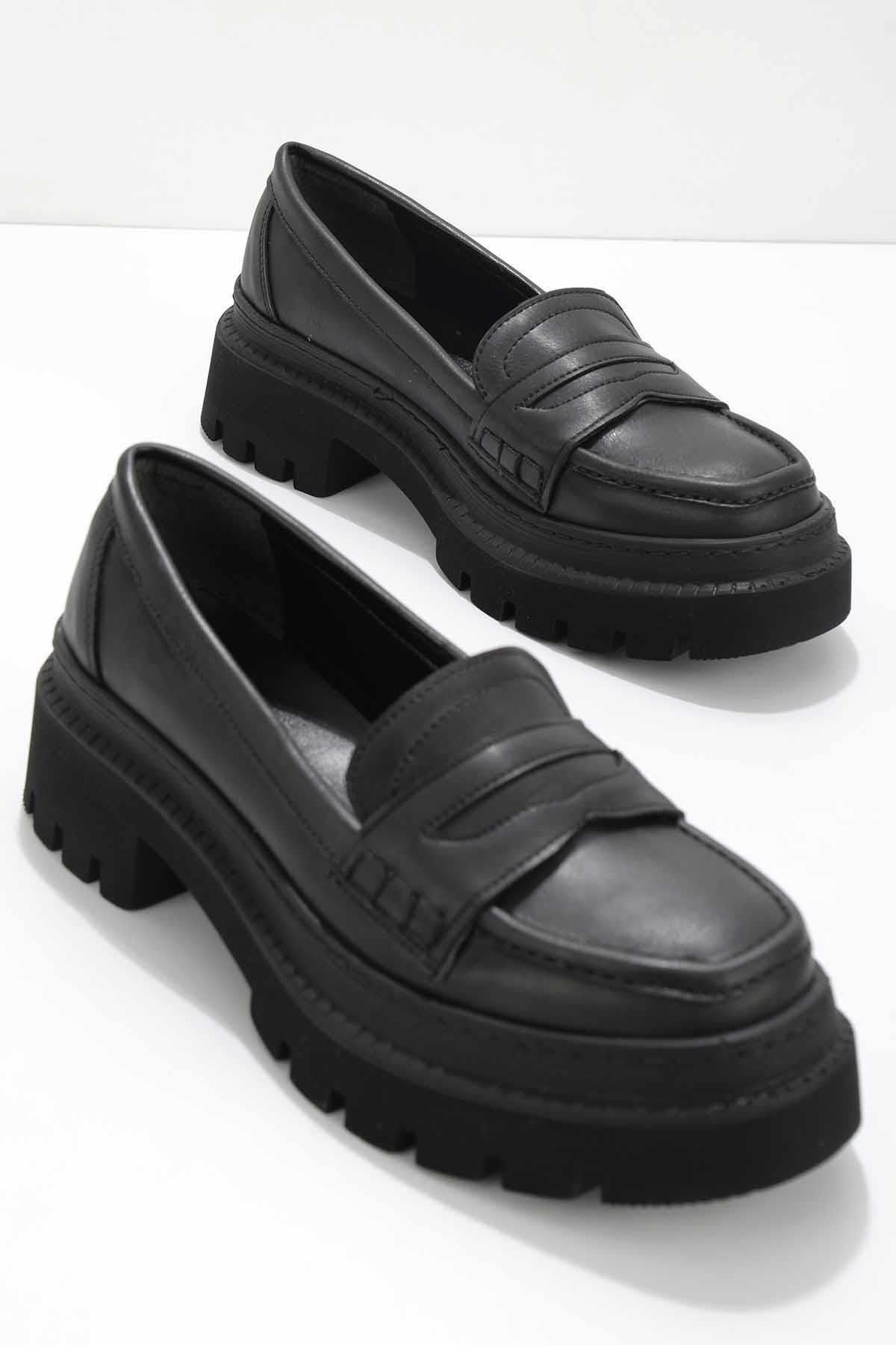 Siyah Kadın Loafer Ayakkabı K01538033309